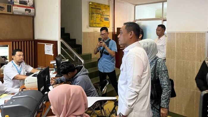 Wakil Gubernur Kalimantan Timur, Seno Aji Wakil Gubernur Kalimantan Timur, Seno Aji, saat melakukan sidak ke RSUD Abdul Wahab Sjahranie (AWS) Samarinda, pada Rabu (29/10/2025) malam. Foto: BorneoFlash/Nur Ainunnisa