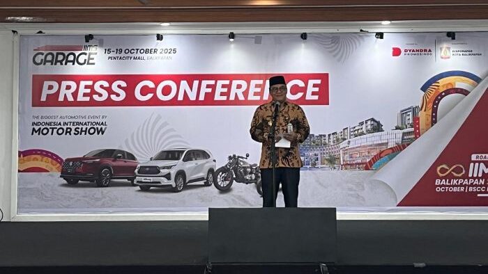 Wakil Wali Kota Balikpapan, Bagus Susetyo Saat Kegiatan press conference IIMS Garage 2025, pada Kamis (9/10/2025). Foto: BorneoFlash/Niken Sulastri