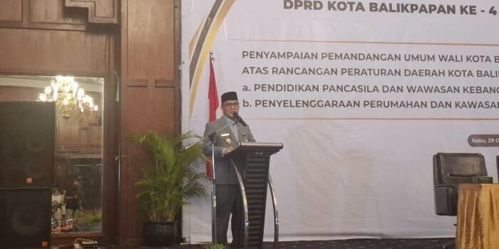 Wakil Wali Kota Balikpapan, Bagus Susetyo, dalam rapat paripurna DPRD Balikpapan, Pada Rabu (29/10/2025). Foto: BorneoFlash/Ardian