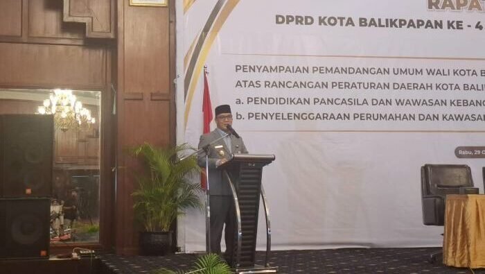 Wakil Wali Kota Balikpapan, Bagus Susetyo, dalam rapat paripurna DPRD Balikpapan, Pada Rabu (29/10/2025). Foto: BorneoFlash/Ardian