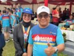 Wakil Wali Kota Balikpapan, Bagus Susetyo, didampingi istri Siti Kotijah saat menghadiri Bayan Run di Lapangan Merdeka Balikpapan, pada Minggu (12/10/2025). Foto: BorneoFlash/Niken Sulastri