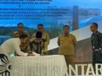 Wakil Wali Kota Balikpapan, Bagus Susetyo saat menandatangani berita acara Wakil Wali Kota Balikpapan, Bagus Susetyo saat menandatangani berita acara Penegasan batas wilayah antara Kota Balikpapan dan IKN, di Kantor Kemenko 3 Tower 2, Kawasan Inti Pusat Pemerintahan (KIPP) IKN, pada Selasa (21/10/2025). Foto: BorneoFlash/Ardian
