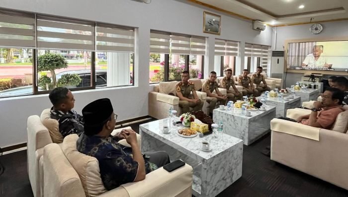 Wakil Wali Kota Balikpapan, Bagus Susetyo, saat menerima kunjungan Taruna AAL ke Kota Balikpapan, di Balai Kota Balikpapan, pada Jumat (31/10/2025). Foto: BorneoFlash.com/Niken Sulastri