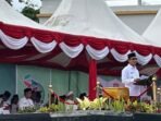 Wali Kota Balikpapan, Rahmad Mas’ud saat memimpin Upacara Peringatan Hari Santri Nasional Tahun 2025 Wali Kota Balikpapan, Rahmad Mas’ud saat memimpin Upacara Peringatan Hari Santri Nasional Tahun 2025, di Halaman Balikpapan Sport and Convention Center (BSCC)/DOME, pada Rabu (22/10/2025). Foto: BorneoFlash/Ardian