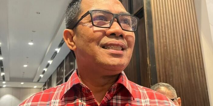 Wali Kota Samarinda, Andi Harun memberikan klarifikasi resmi mengenai keluhan warga Jalan Kakap, Kelurahan Sungai Dama, Kecamatan Samarinda Ilir, pada Kamis (16/10/2025). Foto: BorneoFlash/Nur Ainunnisa