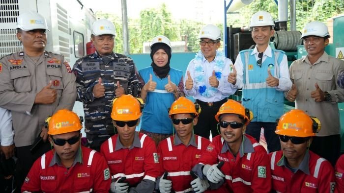 Warga Desa Manubar dan Desa Manubar Dalam akhirnya dapat merasakan nyala listrik 24 jam penuh berkat kerja nyata PT PLN melalui UID Kaltimra bersama UP3 Bontang. Foto: HO/PLN UID Kaltimra