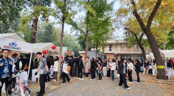 Suasanan penyambutan sekitar 700 mahasiswa baru dari Indonesia oleh KBRI Beijing (25/10/2025). Foto: ANTARA/Desca Lidya Natalia Suasanan penyambutan sekitar 700 mahasiswa baru dari Indonesia oleh KBRI Beijing (25/10/2025). Foto: ANTARA/Desca Lidya Natalia