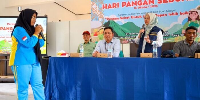 Otorita IKN menggandeng para siswa dan siswi SMKN 6 PPU untuk menanam berbagai jenis tanaman pangan di Desa Semoi Dua, Kecamatan Sepaku, Kabupaten PPU, Kalimantan Timur, Kamis (16/10/2025). Foto: HO/Humas Otorita IKN