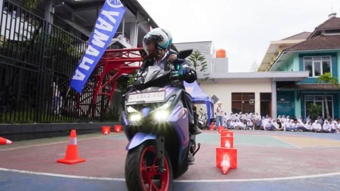 Yamaha Youth Community (Y2C) kembali hadir tahun ini dengan semangat baru yang menjadi wadah bagi para Gen Z untuk berekspresi, berkreasi, sekaligus berkontribusi positif bagi lingkungan sekitar. Foto: HO/PT Yamaha Indonesia Motor Mfg