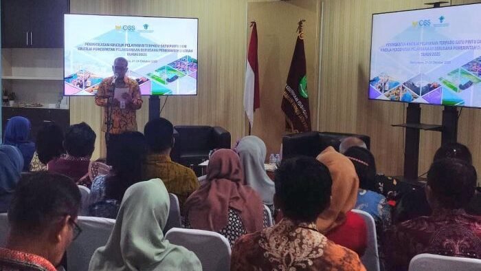 Sekda Kota Balikpapan, Muhaimin saat membuka kegiatan peningkatan kapasitas PTSP dan kinerja Percepatan Pelaksanaan Berusaha (PPB) Pemerintah Daerah Tahun 2025, di Mal Pelayanan Publik Balikpapan, pada Kamis (23/10/2025). Foto: BorneoFlash/Ardian Sekda Kota Balikpapan, Muhaimin saat membuka kegiatan peningkatan kapasitas PTSP dan kinerja Percepatan Pelaksanaan Berusaha (PPB) Pemerintah Daerah Tahun 2025, di Mal Pelayanan Publik Balikpapan, pada Kamis (23/10/2025). Foto: BorneoFlash/Ardian
