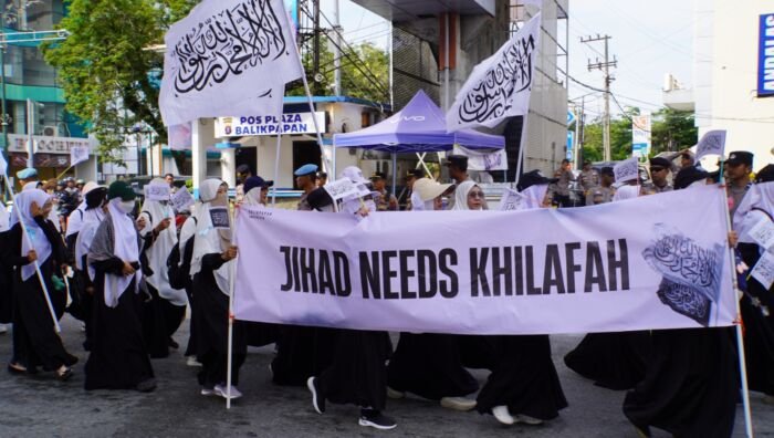 Aksi Bela Palestina yang digelar oleh Komunitas Muslim Bersatu Balikpapan, pada Ahad (16/11/2025) pagi di simpang 3 depan Plaza Balikpapan. Foto: BorneoFlash.com/Ardians