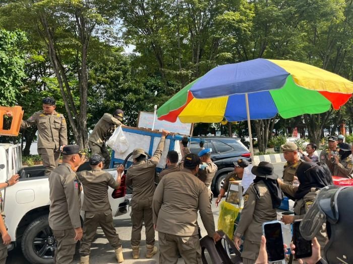 Langgar Aturan Ketertiban, Delapan Rombong PKL Ditindak Satpol PP Samarinda