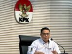 Pelaksana Tugas Deputi Penindakan dan Eksekusi Komisi Pemberantasan Korupsi Asep Guntur Rahayu memberikan keterangan di Gedung Merah Putih KPK, Jakarta, Rabu (5/11/2025). FOTO : ANTARA/Rio Feisal