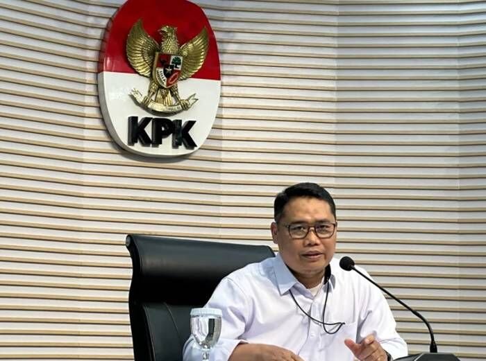 Pelaksana Tugas Deputi Penindakan dan Eksekusi Komisi Pemberantasan Korupsi Asep Guntur Rahayu memberikan keterangan di Gedung Merah Putih KPK, Jakarta, Rabu (5/11/2025). FOTO : ANTARA/Rio Feisal