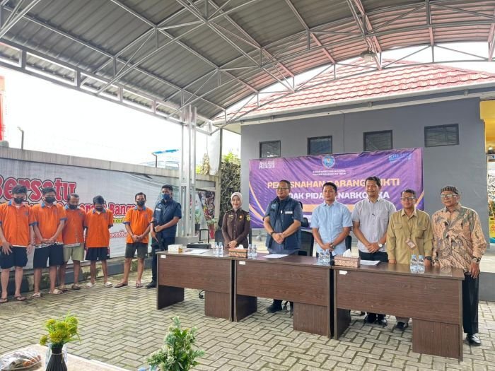 BNNP Kaltim Musnahkan Hampir 3 Kg Sabu, Lima Kurir Dijerat Hukuman Berat