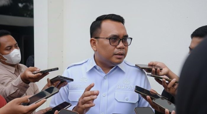 Bupati Kukar, Aulia Rahman Basri memberikan tanggapan mengenai arah politiknya. Foto: BorneoFlash/Ernita Sriana