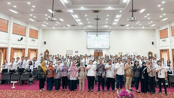 Bupati Mahulu Angela Idang Belawan Menutup Latsar CPNS Kabupaten Mahulu Tahun 2025, yang berlangsung di BPSDM Provinsi Kalimantan Timur, pada Rabu (26/11/2025). Foto: HO/diskominfostandimahulu