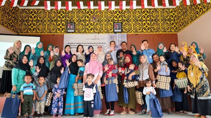 Dilaksanakan secara berkala dari desa ke desa se-Kecamatan Sepaku, program pelatihan kader dan tim pendamping keluarga risiko stunting serta pemberian makanan tinggi protein kali ini berlangsung di Balai Desa Tengin Baru, Kecamatan Sepaku, pada Kamis (06/11/2025). Foto: HO/Humas Otorita IKN