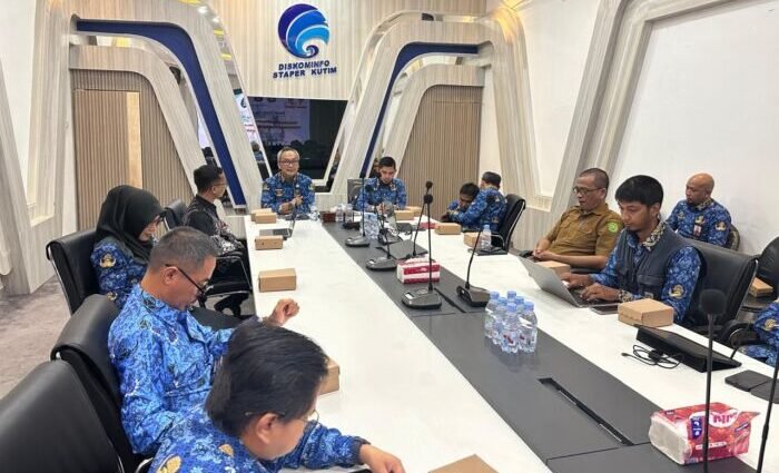 Diskominfo Staper Kabupaten Kutim menggelar Pengenalan Dasar Tim Tanggap Insiden Siber bagi lingkungan Pemerintah Daerah Kutai Timur Tahun 2025 di Ruang Rapat Diskominfo, Pada Senin (17/11/2025). Foto: HO/Diskominfo Staper Kutim
