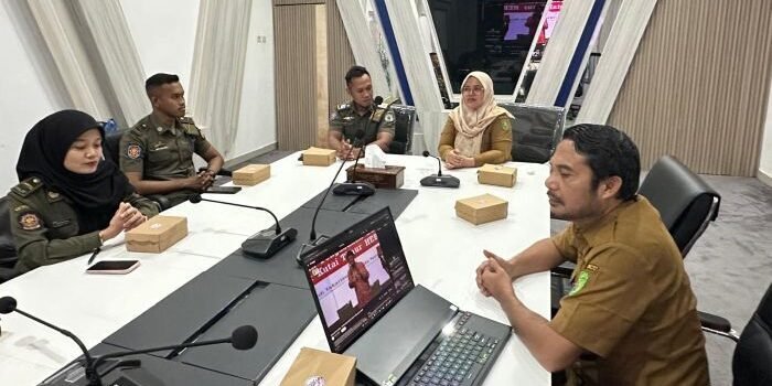 Diskominfo Staper Kutim Terima Studi Tiru Satpol PP Kota Bontang, pada Senin (24/11/2025).  Foto: HO/Diskominfo Staper Kutim