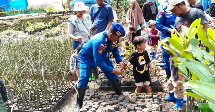 Ditpolairud Polda Kaltim menerima kunjungan edukatif dari Kids Club Balikpapan dalam rangka kegiatan outing class yang digelar pada Minggu (16/11/2025) di Mako Ditpolairud Polda Kaltim. Foto: HO/Humas Polda Kaltim