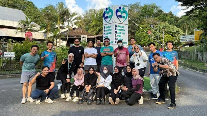 Dua perwakilan DWICU berhasil meraih Juara I kategori video dan poster dalam ajang HSSE Marshall Batch 1 yang diselenggarakan oleh PT Pertamina pada Oktober 2025. Foto: HO/PHM