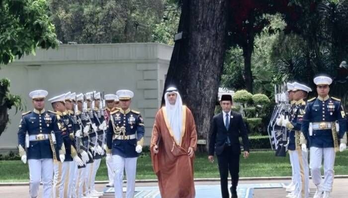 Duta Besar Luar Biasa dan Berkuasa Penuh (LBBP) Designate Resident Negara Kuwait untuk Republik Indonesia Khalid Jassim Alyassin (tengah) tiba di Istana Merdeka, Jakarta, Jumat (7/11/2025). FOTO : ANTARA/Fathur Rochman.