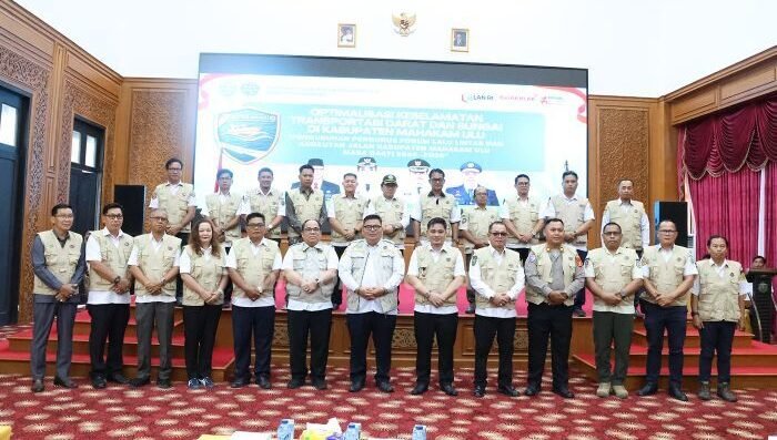 Pengukuhan pengurus Forum Lalu Lintas dan Angkutan Jalan (FLLAJ) Kabupaten Mahulu periode 2025–2030 berlangsung di Ballroom Lantai III Kantor Bupati Mahakam Ulu, pada Rabu (05/11/2025). Foto: HO/diskominfostandimahulu