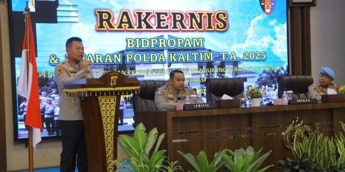 Kapolda Kaltim Irjen Pol. Endar Priantoro, S.H., S.I.K., C.F.E., M.H., secara resmi membuka kegiatan Rakernis Bidang Profesi dan Pengamanan (Propam) Polda Kaltim Tahun Anggaran 2025 di Gedung Mahakam Polda Kaltim, pada Rabu (12/11/2025). Foto: HO/Humas Po