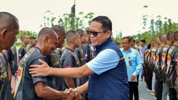 Deputi Bidang Sosial, Budaya, dan Pemberdayaan Masyarakat OIKN, Alimuddin, Memberikan Semangat dan Motivasi Dalam Upacara Pelepasan 47 Siswa Diksar Satpam Kualifikasi Gada Pratama di City Hall, Kantor OIKN, pada Rabu (29/10/2025). Foto: HO/Humas Otorita IKN