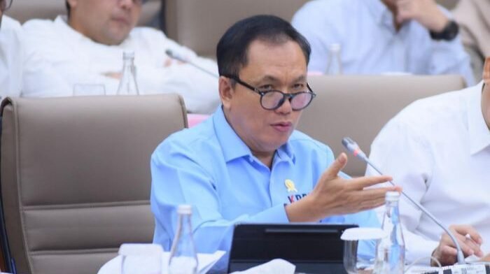 Ketua KPPU M. Fanshurullah Asa saat Rapat Dengar Pendapat bersama Komisi VI DPR RI, pada Kamis (06/11/2025). Foto: HO/KPPU