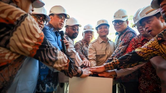 Komisi II DPR RI saat melakukan kunjungan dan rapat koordinasi bersama Badan Otorita IKN di Kantor Kemenko 3, Nusantara, pada Selasa (11/11/2025). Foto: HO/Humas Otorita IKN