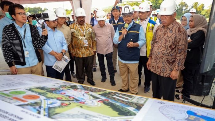Komisi II DPR RI saat melakukan kunjungan dan rapat koordinasi bersama Badan Otorita IKN di Kantor Kemenko 3, Nusantara, pada Selasa (11/11/2025). Foto: HO/Humas Otorita IKN