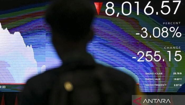 Ilustrasi - Layar menampilkan pergerakan harga saham di Bursa Efek Indonesia. Foto: ANTARA-Hafidz Mubarak A