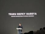 Menteri Ekonomi Kreatif (Menekraf) Teuku Riefky Harsya saat memberikan sambutan dalam fesyen show bertajuk ASEAN Fashion Parade yang digelar di Jakarta, Minggu (2/11/2025). FOTO : ANTARA/Sinta Ambar. Menteri Ekonomi Kreatif (Menekraf) Teuku Riefky Harsya saat memberikan sambutan dalam fesyen show bertajuk ASEAN Fashion Parade yang digelar di Jakarta, Minggu (2/11/2025). FOTO : ANTARA/Sinta Ambar.