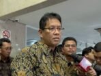 Menteri Keuangan Purbaya Yudhi Sadewa menjawab pertanyaan wartawan saat ditemui di Kompleks Parlemen Jakarta, Kamis (27/11/2025). FOTO : ANTARA/Imamatul Silfia.