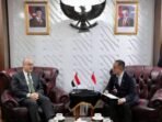 Menteri Pendidikan Tinggi, Sains, dan Teknologi (Mendiktisaintek) Brian Yuliarto (kanan) saat menerima kunjungan kehormatan Duta Besar (Dubes) Mesir untuk Indonesia Yasser Hassan Farag Elshemy (kiri) di kantor Kemdiktisaintek, Jakarta, Kamis (6/11/2025). FOTO : ANTARA/HO-Kemdiktisaintek.