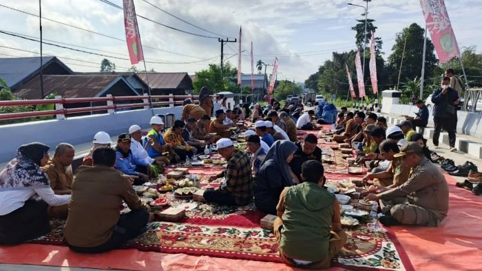 Momen peresmian Jembatan Jongkang, simbol konektivitas baru Loa Kulu. Foto: BorneoFlash/Ernita Sriana