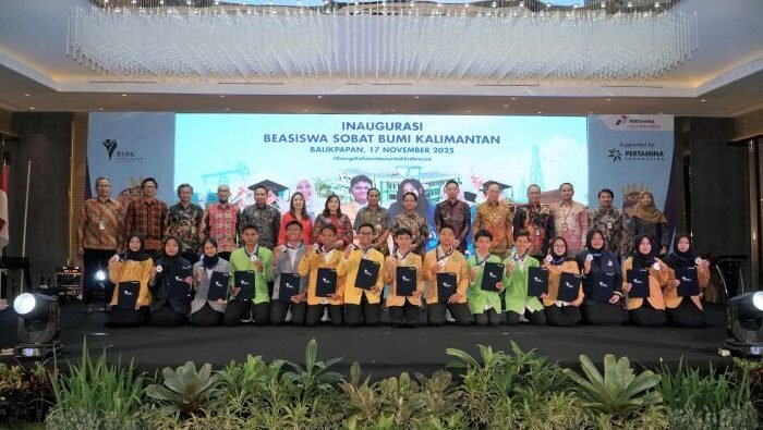 PHI kembali memberikan beasiswa penuh (full scholarship) kepada 15 putra-putri terbaik Kalimantan pada sebuah acara inaugurasi yang berlangsung di Balikpapan, Kalimantan Timur, pada Senin (17/11/2025). Foto: HO/PHI