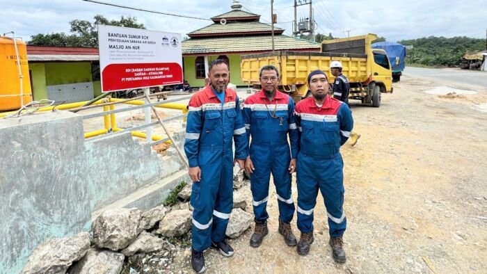 PHKT bersama Badan Dakwah Islam (BDI) Santan Terminal meresmikan bantuan sumur bor di Desa Sebuntal, Kecamatan Marangkayu, Kutai Kartanegara, pada 24 Oktober 2025. Foto: HO/PHKT