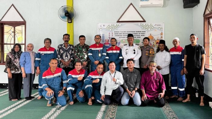 PHKT bersama Badan Dakwah Islam (BDI) Santan Terminal meresmikan bantuan sumur bor di Desa Sebuntal, Kecamatan Marangkayu, Kutai Kartanegara, pada 24 Oktober 2025. Foto: HO/PHKT