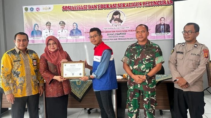 PHKT mendapatkan dua penghargaan atas peran aktif dan dukungannya terhadap program pemerintah di bidang kesejahteraan keluarga dan pencegahan stunting dari BKKBN Kaltim terkait dukungan PHKT terhadap Program Taman Asuh Sayang Anak (TAMASYA). Foto: HO/PHKT