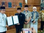 Pemda dan DPRD Kutai Timur mencapai persetujuan bersama atas Raperda tentang APBD Tahun Anggaran 2026 dalam Rapat Paripurna ke 15 masa persidangan I tahun sidang 2025/2026, pada Kamis (27/11/2025). Foto: HO/kutaitimurkab.go.id