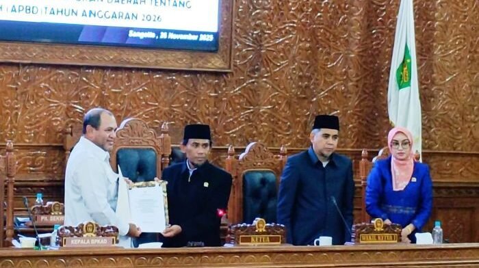 Pemkab - DPRD Kutim Sepakati Promperda 2026 sekaligus Tanggapi Pandangan Umum Fraksi DPRD dalam sidang Paripurna yang berlangsung di ruang Sidang Utama DPRD Kutim, Kawasan Pemerintahan, Bukit Pelangi Sangatta Utara, pada Rabu (26/11/2025). Foto: HO/kutaitimurkab.go.id