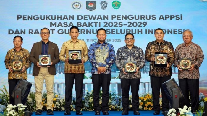 Pengukuhan Dewan Pengurus APPSI masa bakti 2025-2029 dan Rapat Gubernur Seluruh Indonesia di Kantor Kemenko 1, Ibu Kota Nusantara (11/11/2025). Foto: HO/Humas Otorita IKN