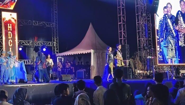 Peragaan busana para finalis Duta Wisata Indonesia 2025, di Balikpapan Sport and Convention Center (BSCC)/ Dome, pada Jumat Malam (7/11/2025). Foto: BorneoFlash/Ardian