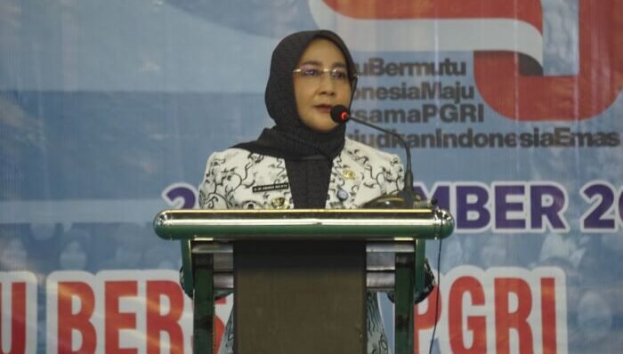 Bupati Berau, Hj. Sri Juniarsih Mas, menghadiri acara puncak Peringatan Hari Persatuan Guru Republik Indonesia (PGRI) sekaligus Hari Guru Nasional (HGN) ke-80 Tahun 2025, yang digelar di Gedung Graha Pemuda, Selasa (25/11/2025). Foto: HO/Diskominfo Berau- IKP