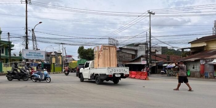 Persimpangan Gunung Lingai yang menjadi salah satu titik kemacetan terparah di Kota Samarinda. Foto: BorneoFlash/NurAinunnisa