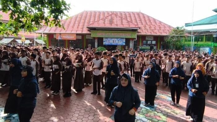 Peserta didik SMPN 22 Balikpapan melaksanakan belajar diluar kelas, dalam rangka Hari Anak Sedunia. Foto: BorneoFlash/Niken Sulastri