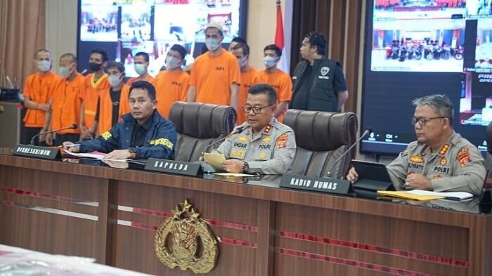 Polda Kaltim menggelar Konferensi Pers terkait hasil pelaksanaan Operasi Jaran Mahakam 2025 yang digelar di Gedung Mahakam Polda Kaltim, pada Jumat (07/11/2025). Foto: HO/Humas Polda Kaltim